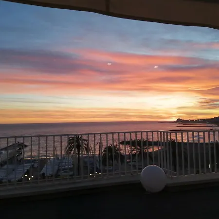 Atico Con Fantasticas Vistas Al Mar Y La Iglesia * سيدجيس