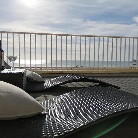 Atico Con Fantasticas Vistas Al Mar Y La Iglesia شقة سيدجيس