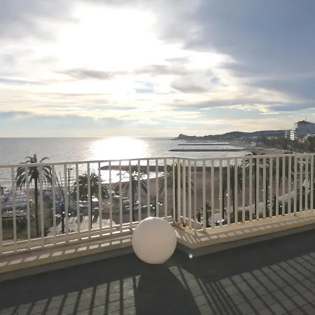 Atico Con Fantasticas Vistas Al Mar Y La Iglesia Apartment Sitges