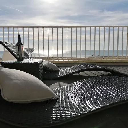 Apartmán Atico Con Fantasticas Vistas Al Mar Y La Iglesia Sitges