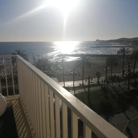 Atico Con Fantasticas Vistas Al Mar Y La Iglesia *