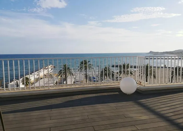 Atico Con Fantasticas Vistas Al Mar Y La Iglesia Appartement *