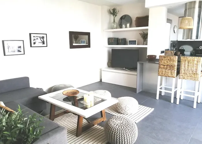 Atico Con Fantasticas Vistas Al Mar Y La Iglesia *