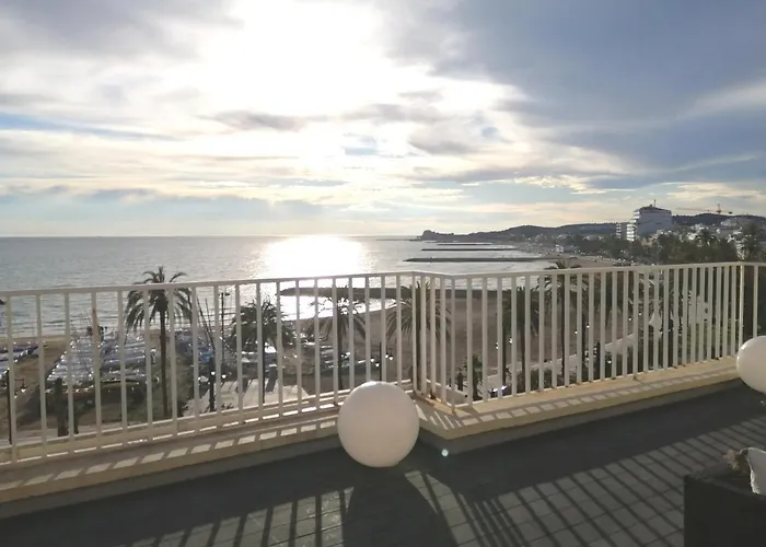 Atico Con Fantasticas Vistas Al Mar Y La Iglesia Appartement Sitges