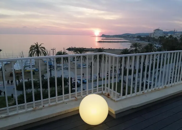 Atico Con Fantasticas Vistas Al Mar Y La Iglesia Sitges