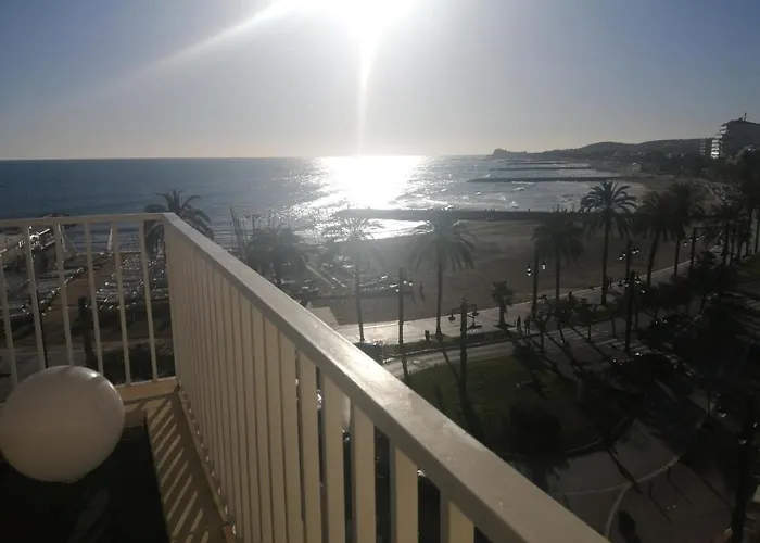 Atico Con Fantasticas Vistas Al Mar Y La Iglesia *