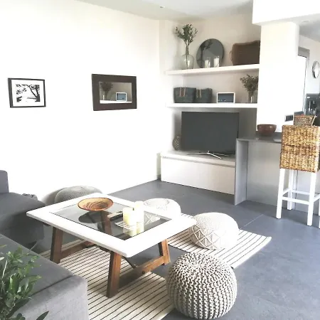 Atico Con Fantasticas Vistas Al Mar Y La Iglesia *